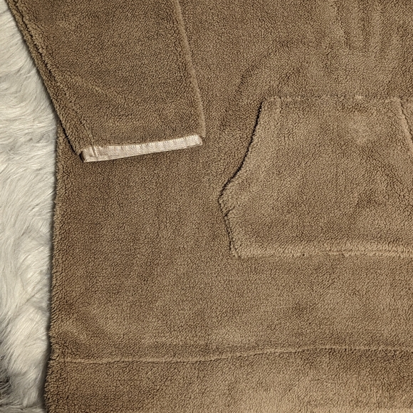 Koolaburra by Ugg Sherpa Lounger Teddy Fleece Plush Cozy Full Body Hooded Pocket - Picture 4 of 5